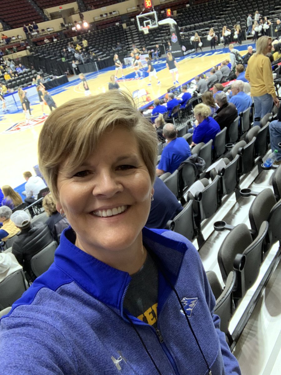 BrendaVanLengen's tweet photo. It’s been a few years since I was playing the last game of my career at Municipal Auditorium for @UNKWBB. It’s fun to be back cheering on the Lopers in the quarterfinals of @TheMIAA today. https://t.co/cR6RZ4XzSr