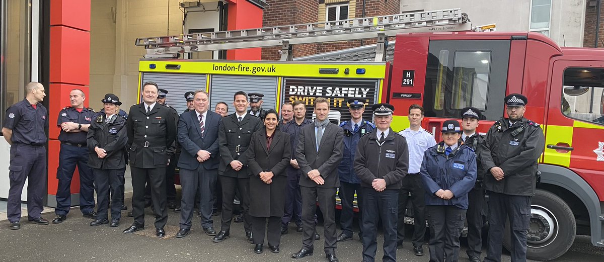 Pleased to represent @HamidaAli76 & joined @mpsdavestringer, @MPSCroydon, @LFBWilliams ,  @LFB_Croydon and colleagues at #Purley #fire station, where police will have a permanent base. This is a unique initiative in #London and proud of the team, who made it happen. @yourcroydon.