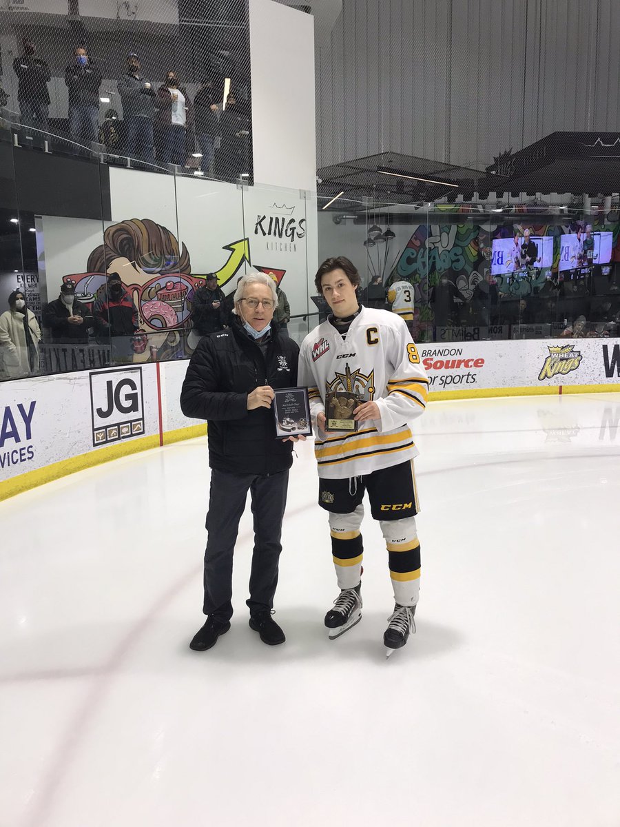 Congratulations to Captain Braden Keeble on being named the top scorer and MVP in the Manitoba AAA U18 Hockey League for the 2021-2022 season. Presenting the award is vice-president Glen Parker