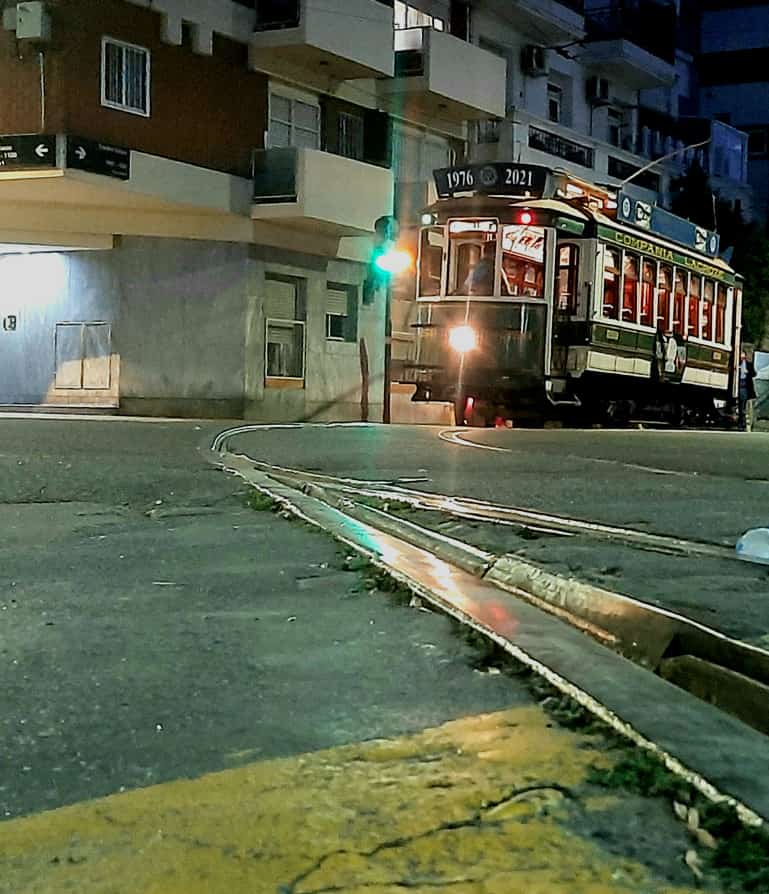 AMIGOS: EL TRANVIA CAMBIA DE HORARIO!
En el Tramway Histórico entramos en "Horario de Otoño"
Sáb. 16 a 19
Dom. 10 a 13 y 16 a 19.
Salidas cada 25 min desde Emilio Mitre &amp; José Bonifacio, Caballito.
GRATIS/Sin reservas/Con barbijo/se suspende x lluvias.
Los esperamos!