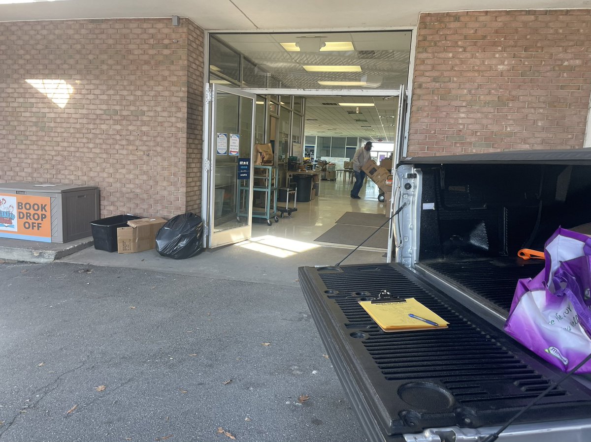 Dropped off our donation of 782 books to Wake Up and Read from on our book drive at Apex Elementary School! <a href="/Literacy4Wake/">WAKE Up and Read</a> <a href="/apexescougars/">Apex Elementary</a> <a href="/ApexESPTA/">Apex Elementary PTA</a>