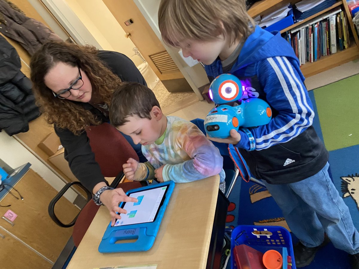 esheevers's tweet photo. @BethlehemCSD Instructional  technology specialist @stephieberl doing some coding and robotics with Mrs. Baldwin’s 1st grade class at Elsmere today! https://t.co/jRztG1CQHq
