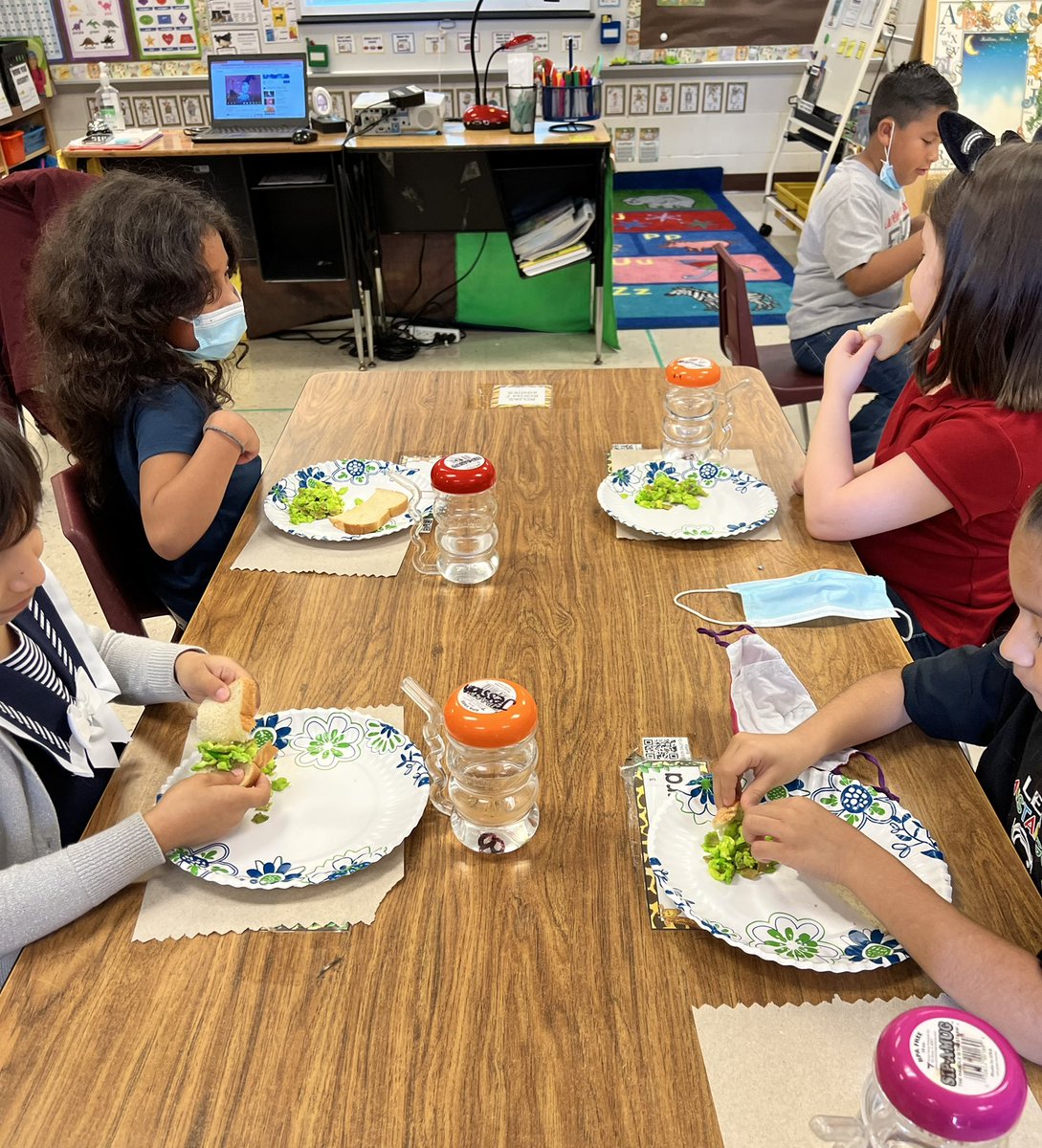 LaurelesMustang's tweet photo. Green Eggs & Ham to end the week 🥚 🍳 #nationalreadingweek #DrSeuss #greeneggsandham #kindergarten https://t.co/nAtNXTMQxS
