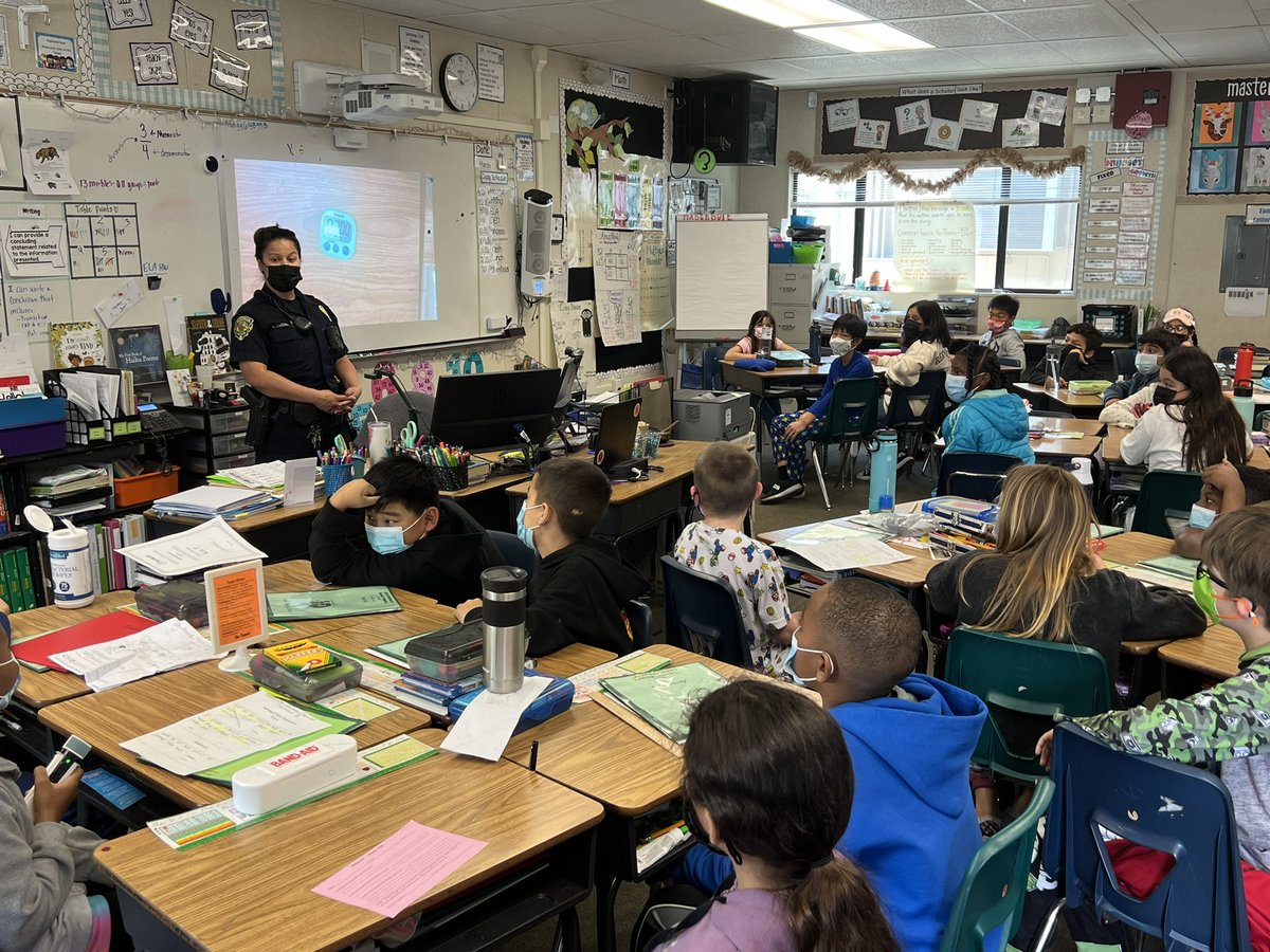 GarinFab4th's tweet photo. Officer Laughridge, a parent at Garin did a Q&amp;A with Mrs. Ostlund’s class.  Thank you officer Laughridge for inspiring our kids! 💚 #TheGarinWay #weareBUSD https://t.co/vylbRJJsFB