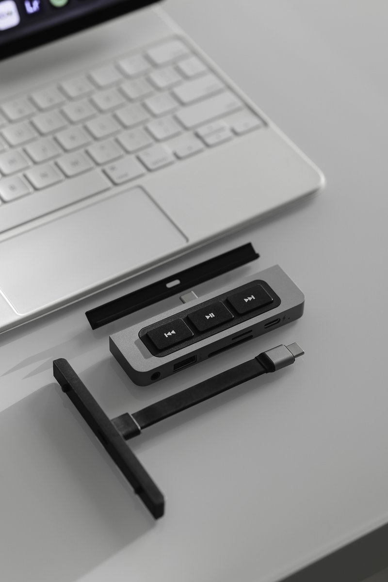 Today, unplug &amp; wander to where the WiFi is weak.
Shop now: bit.ly/3mB5zVS
📸 by <a href="/nvzion/">nvzion</a>
#NationalDayOfUnplugging #Hyper #technology