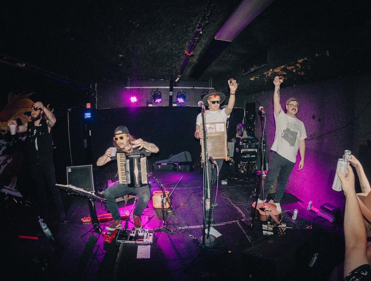 windsordiets's tweet photo. Tonight we make our return to @AquariumFargo!

Photo Credit: @benhoos https://t.co/ahTeX9cPfp