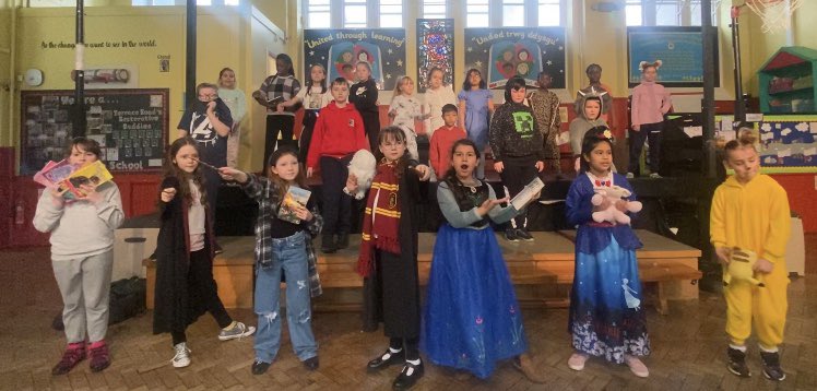 TerraceRoad's tweet photo. #TRPMacaws had a blast today for #WorldBookDay We cwtched up with a book and hot chocolate, designed T-shirts and sang the wbd song #TRPllc https://t.co/u84OE6B0ss