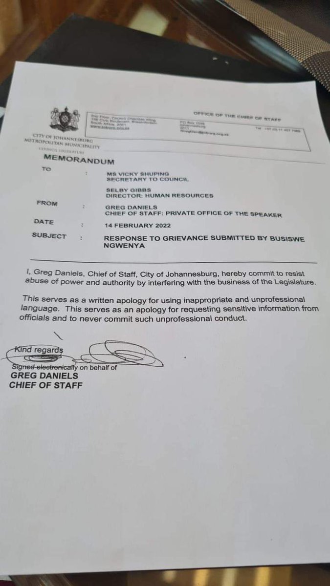 MaMfikoe's tweet photo. This is how R1,4 million looks like. This after demanding reports and qualifications of a Lawyer whilst wena you have nada!!! 
#CityOfJoburg
#ALeadershipWeDeserve https://t.co/QD3Z1kedU0 https://t.co/TWK7czoX5L