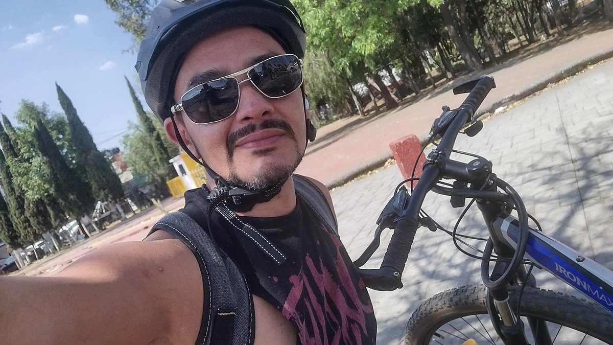 Izrrachap's tweet photo. Terminamos la semana; ahora a la pteria😉🎉🥳✨🌈☀️ @Funny_MXXX @EncuentroGayMty @xtasisMensClub @ChikroClub que lugar será el lugar es...cogido..??💦 #sunsun #gayboyfriend #axion #inrer https://t.co/93amY1rl5E