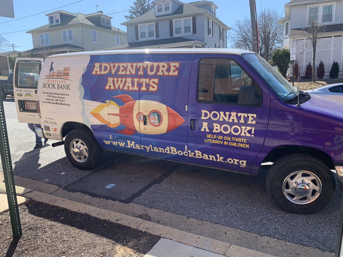 BTCrandall's tweet photo. Thank you to Maryland Book Bank for dropping off more than 1,200 books for our Farring students to take home! @BaltCitySchools @SonjaSantelises @JohnDavisBCPS @sptose5 @MDBookBank https://t.co/ZgleHkwKrH