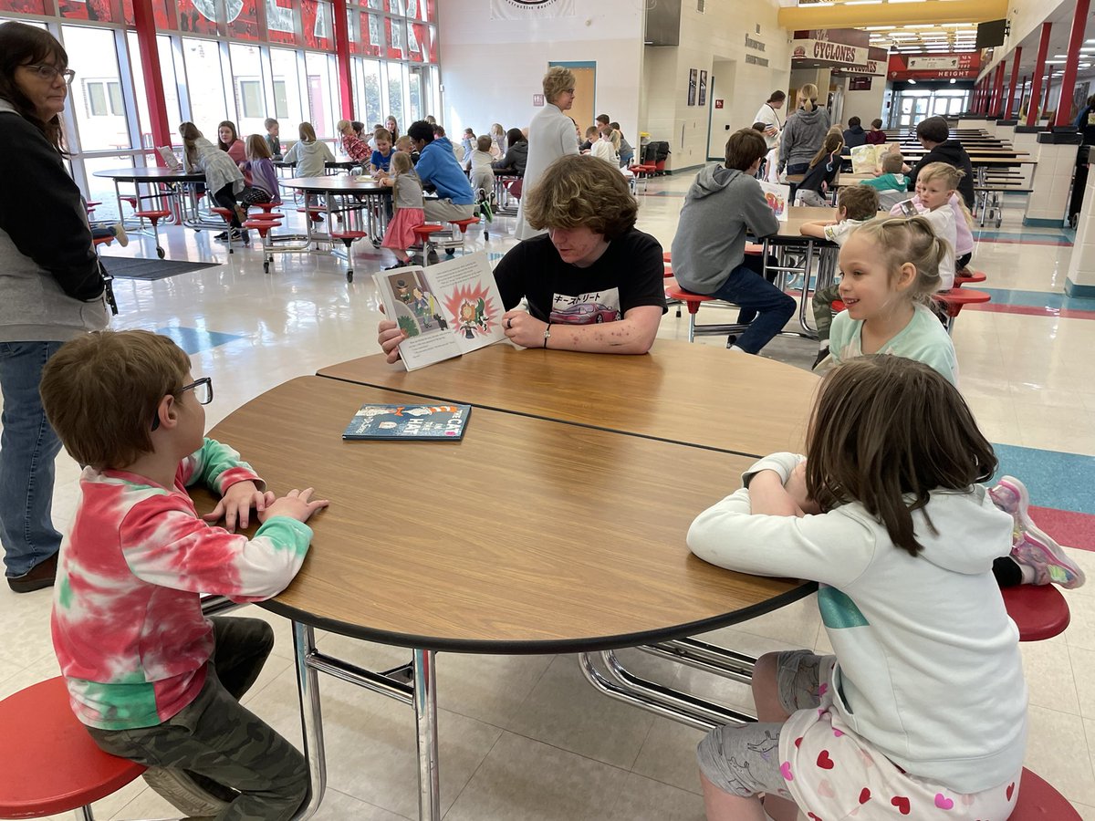 SanderKinder's tweet photo. Mrs. Miller’s class joined all of kindergarten in the commons to read to us! It was a great way to end our guest reading week! @StClairCyclones https://t.co/lVKnBChr0X
