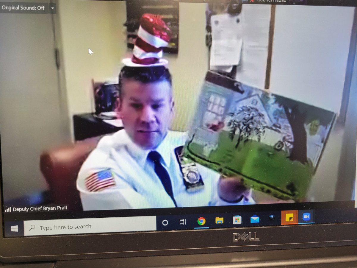 LFSchool3's tweet photo. Another amazing Read Across America week in the books!!  Thank you to our community helpers Deputy Chief Prall, Cororal Vanak, and Mayor Damiano for helping us celebrate! @LFschools https://t.co/NzWSZQ14iq