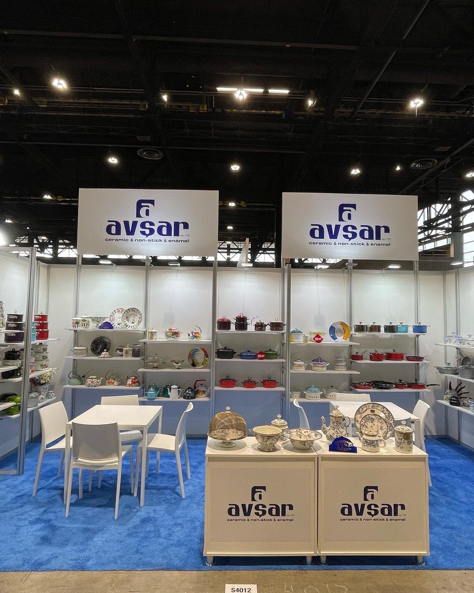 murattabak03's tweet photo. 3 yıl aradan sonra Amerika’da düzenlenen “The Inspired Home Show” kapılarını tekrar açıyor.Avşar Emaye olarak 15 yıldır düzenli katıldığımız bu fuarda , bu yılda standımızla , ülkemiz ihracatına katkı sağlayacağız. #emaye #madeinturkey #avşaremaye https://t.co/5LcZZOdDur