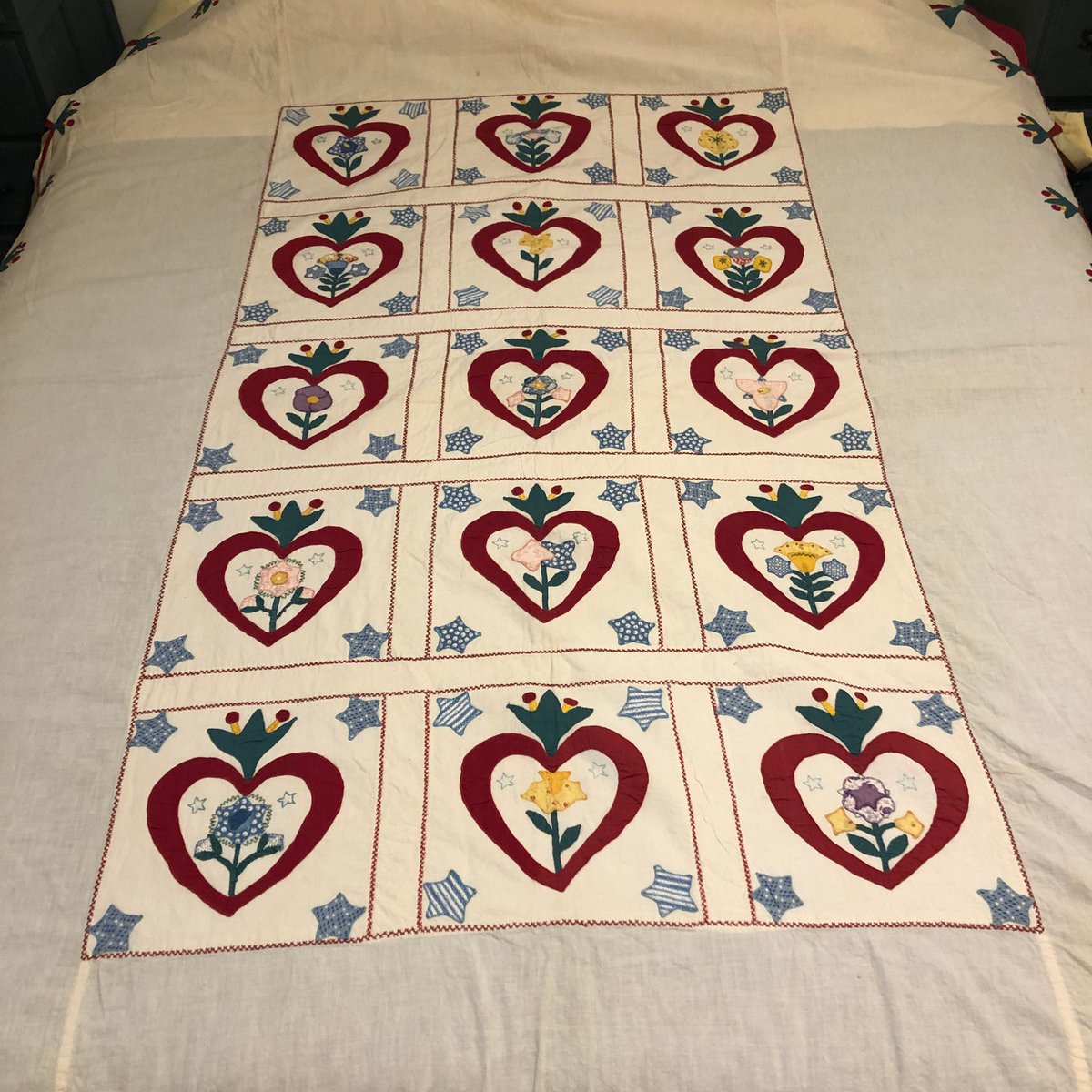 ttcvintage's tweet image. Vintage Single Bed Appliqué bed cover or table cover #HeartPattern #QuiltTopOr 
$95.0
➤ bit.ly/3J9gRu2