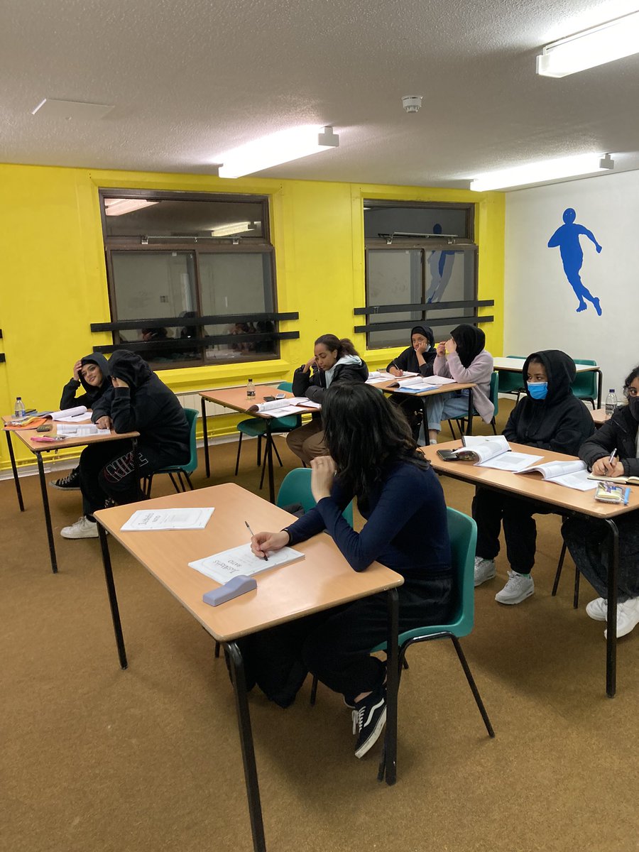 FulhamCross's tweet photo. Our brilliant staff and students working late Friday night to secure those all important Maths grades! #perseverethroughchallenges #embraceopportunities #excelacademically https://t.co/Pqxtx5NHUB