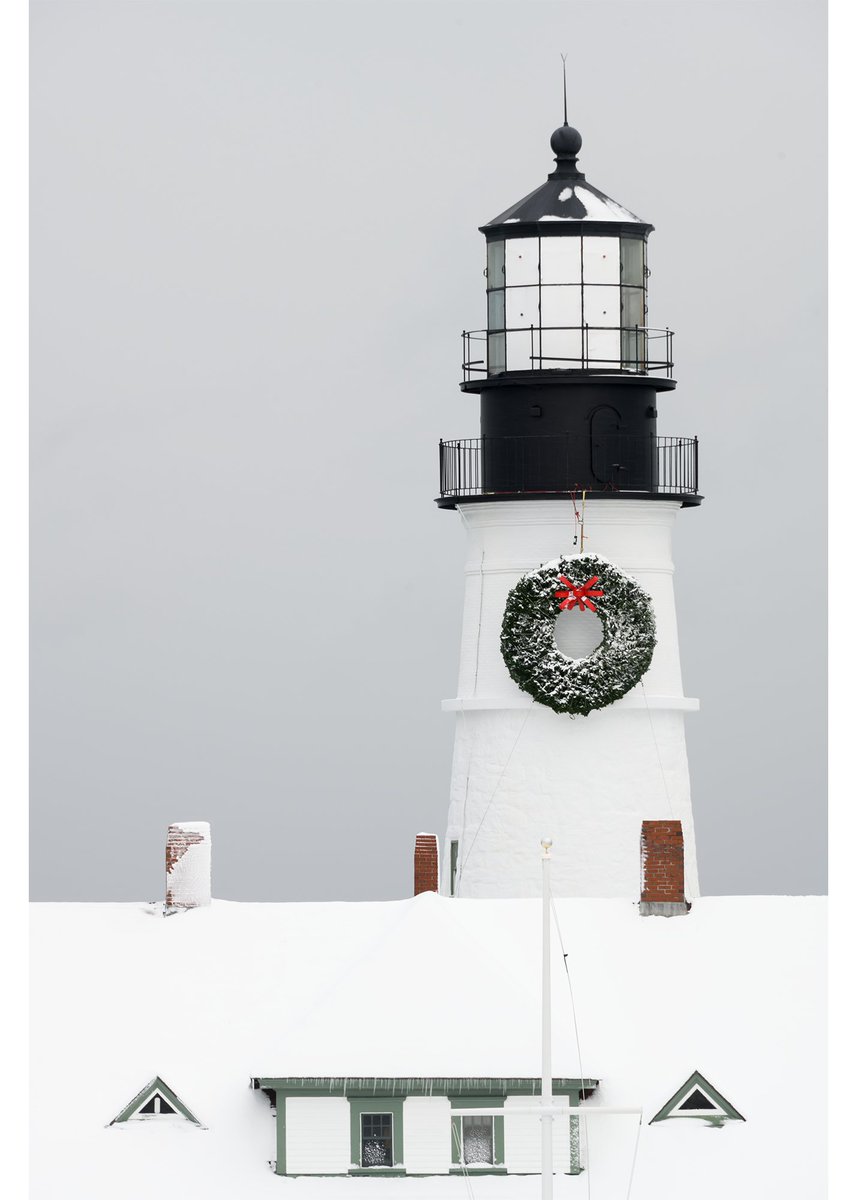 MagazineofMaine's tweet photo. Staff photographer Benjamin Williamson just added a few more photos to his #BensPicks list, including this image of #PortlandHeadLight, taken by Jack Bjorn. See them all here. ➡️ https://t.co/ittstiQOHD https://t.co/FBoiG3VVls