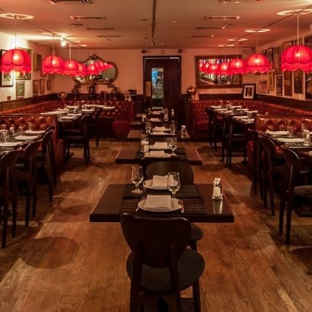 <a href="/bbclysedoucet/">lyse doucet</a> <a href="/finnertymike/">@mikefinnerty.bsky.social</a> <a href="/kshaheen/">Kareem Shaheen</a> No exclusive to Paris. The Russian Samovar on 52nd St in New York has been almost empty since Feb 24. It opened in 1986 &amp; was a haven for dissidents from the USSR. 
Boycotting the Samovar is as mindless as the post-9/11 attacks on Afghans in the US who had fled from the Taliban.