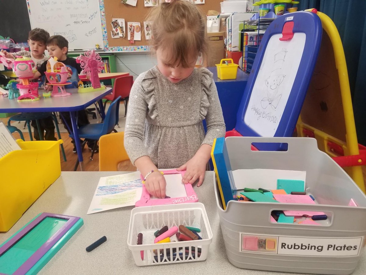 kccckids's tweet photo. This PreK student is being creative using Rubbing Plates to creat a person!  

🎨🖼🎨🖼🎨🖼🎨🖼🎨🖼

A rubbing plate is an art tool that adds texture to drawings in a variety of media. Lay paper over a plate and rub crayon, marker, or pencil over it to reveal the rubbing pattern. https://t.co/fjRYDaAyDM