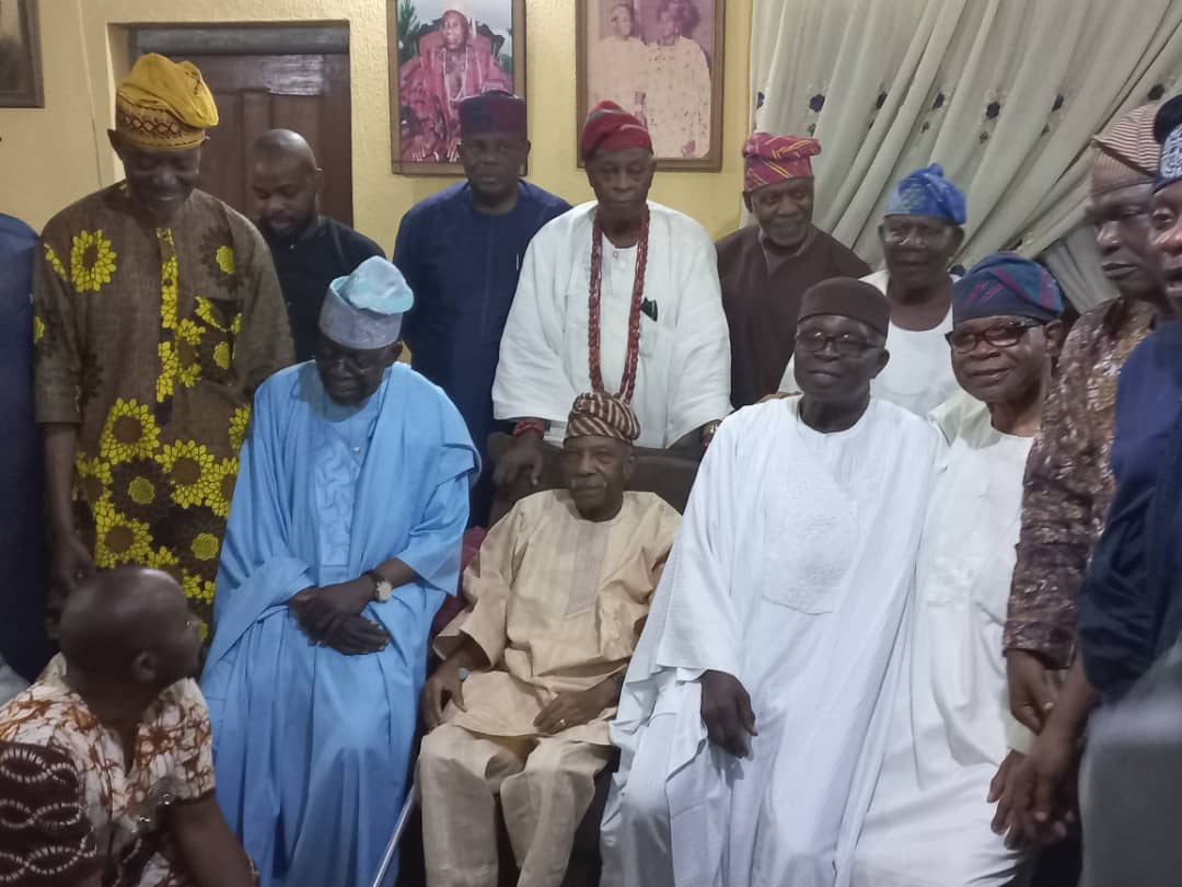 DeeOneAyekooto's tweet photo. Tinubu completes his consultation tour of S/West states with a visit to the leader of the pan Yoruba Socio-Cultural group, Afenifere, Pa Reuben Fasoranti. https://t.co/fwH0jgn06J