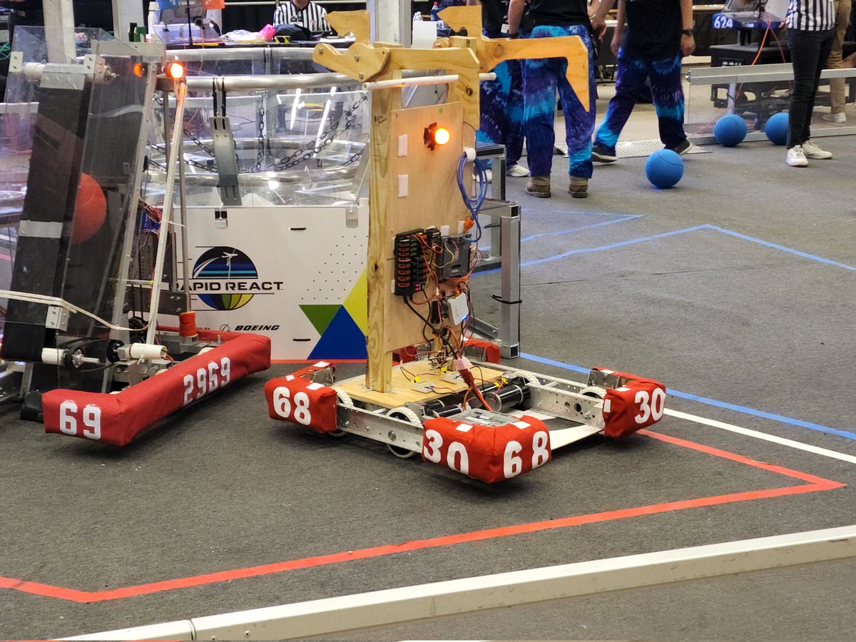 psjaSWrobotics's tweet image. #frc6830 on the field. Tough day but learning a lot! Our team members are brand new to #FIRST and enjoying every minute of it!  #psjacte #fit #psjasouthwest #robots #rapidreact @PSJACTE