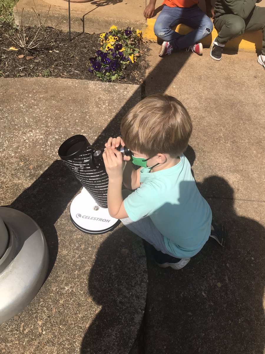 jaimeogle2's tweet photo. So fun today finishing our space pbl with exploring telescopes and creating our own! They were even playing planets and sun after school! #myschooliscool @GMASteam @racheljcox87 @kcs_stem https://t.co/pq7daJXgSb