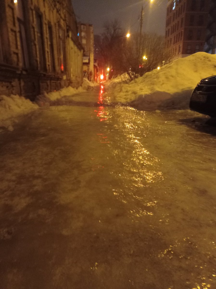 Дорогие наши <a href="/MP_Blago63/">МП Благоустройство</a>, я конечно же понимаю что утром ступеньки <a href="/SamaraProk/">Прокуратура Сам.обл.</a> <a href="/samara_in/">Администрация Самары</a> <a href="/SamMobilePriem/">Мобильная приемная Губернатора Самарской области</a> будут почищены и дорожки к ним обработаны. Но обычные горожане рано утром ВСЁ ПЕРЕУБИВАЮТСЯ НА ЭТОМ ГОЛОЛЁДЕ ПО ВСЕМУ ГОРОДУ! 

УГМС предупреждает о погоде, а вы работаете?