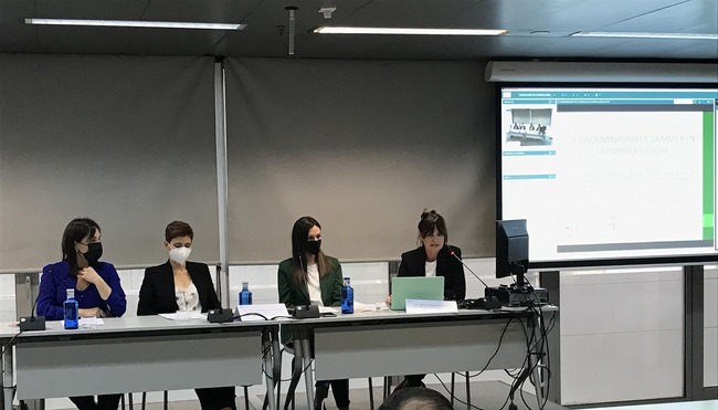 📍 La Jornada de ayer por la tarde del ICAV sobre Tecnología de género reúne más de un centenar de colegiados/as #Gendertech #DiaInternacionalDeLaMujer #SheInspiresMe
<a href="/Amparo_S_L/">Amparo Salom Lucas</a> <a href="/veronica_pedron/">Verónica Pedrón Pardo</a> <a href="/LegalHackersVLC/">Legal Hackers Valencia</a>
¡Sigue leyendo para más información!👇👇

icav.es/ver/30579/---l…