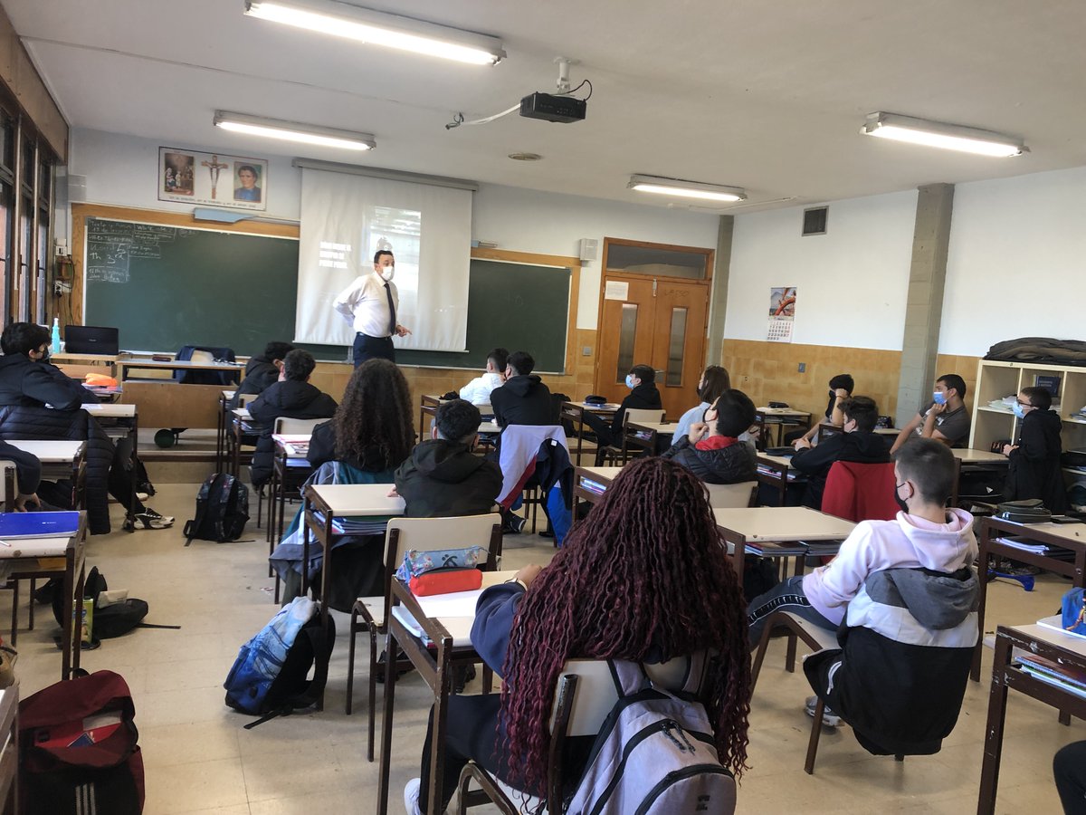 ValladolidSaFa's tweet photo. Colegio Internado Sa-Fa Valladolid. Taller sobre discapacidad y gestión de conflictos. La #discapacidad no existe, está en el entorno. Adaptémoslo. Gracias Juan Manuel por tu tiempo. @Smart_CityLATAM @safahermanos https://t.co/QEcYnOoIc7