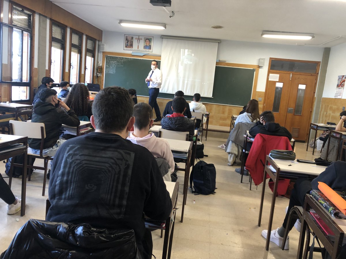 ValladolidSaFa's tweet photo. Colegio Internado Sa-Fa Valladolid. Taller sobre discapacidad y gestión de conflictos. La #discapacidad no existe, está en el entorno. Adaptémoslo. Gracias Juan Manuel por tu tiempo. @Smart_CityLATAM @safahermanos https://t.co/QEcYnOoIc7