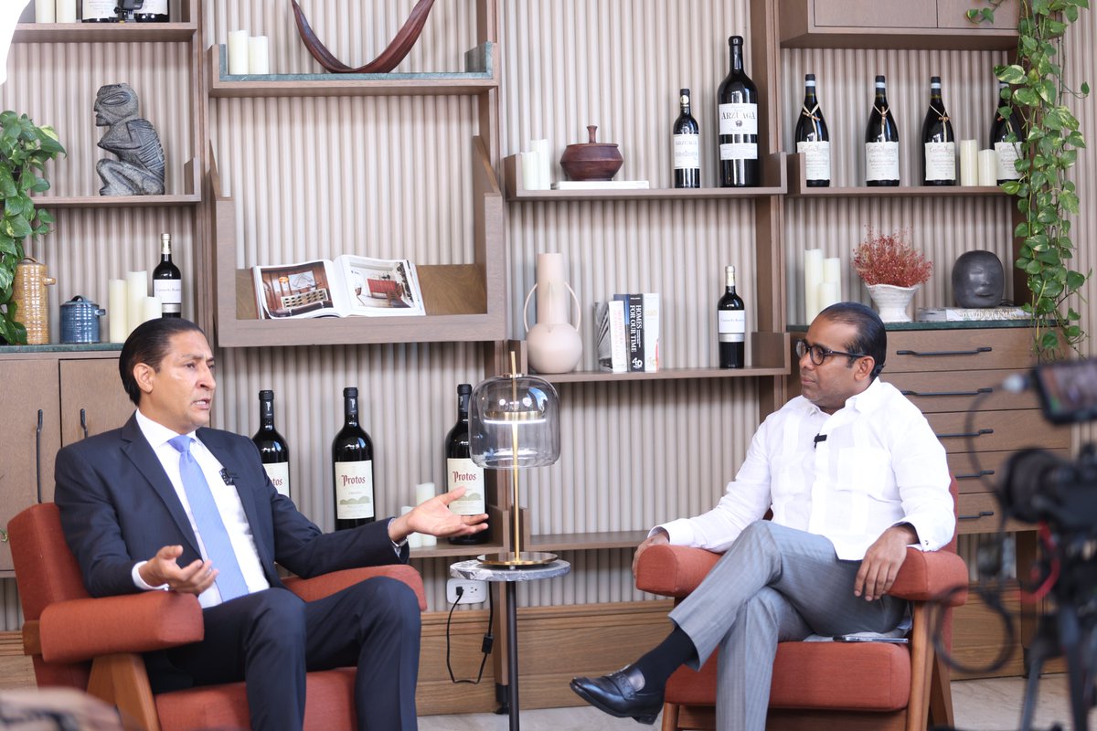 enperspectivard's tweet photo. Estamos en vivo por @cdn37 acompaña a Aníbal Díaz (@anibaldiaz1) en una conversacion muy interesante con nuestro amigo Iván Gatón (@ivangaton1). ¡Sintoniza! #EnPerspectivaConAnibalDiaz https://t.co/prJ3COfd2J
