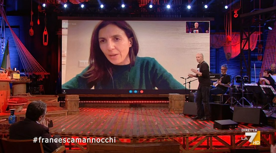 welikeduel's tweet photo. "Ci tengo particolarmente a ringraziare Alina, una giornalista ucraina di Dnipro, che ha sospeso il suo lavoro per aiutare noi a raccontare il suo paese. Grazie a tutti i giornalisti di questo paese che stanno facendo un servizio straordinario"
#francescamannocchi #propagandalive https://t.co/56pzV6mWFE