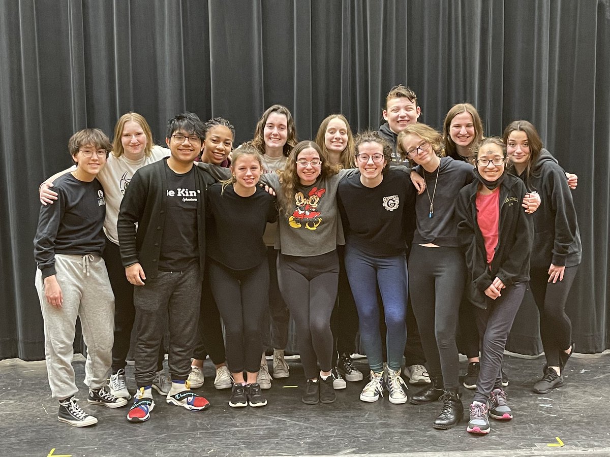 MRicco428's tweet photo. @WeAreBC55 couldn’t have said it better!  Tonight is the night @BerksCatholic for Singin in the Rain!!!  The cast and crew have made this incredible journey possible and sooo much fun! I could not be more proud of them!  ❤️🙏🏻hope you can join us tonight or tomorrow or both!! https://t.co/Ewhk5Y9fqG