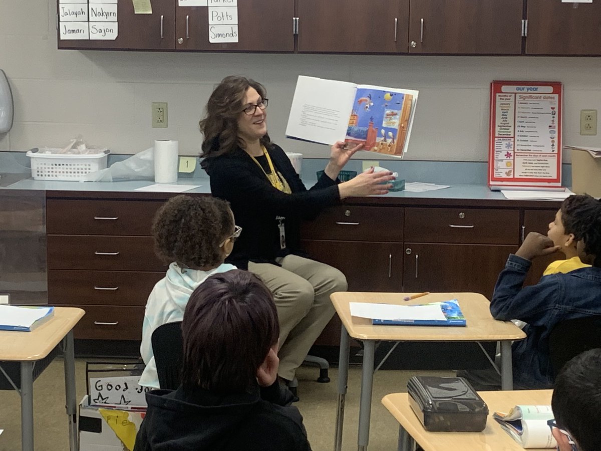 CB_WCS's tweet photo. Thank you to all the readers who took time out of their busy schedules to read to the second grade students at Jefferson. #TheJWCS https://t.co/IGrCS2pHz4