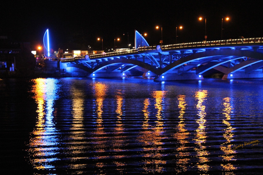 Due to the tragic loss of <a href="/MassStatePolice/">Massachusetts State Police</a> Trooper Tamar Bucci last night, the #ZakimBridge #LongfellowBridge #ForeRiverBridge and #BurnsBridge will be lit blue tonight, in memory of Trooper Bucci.