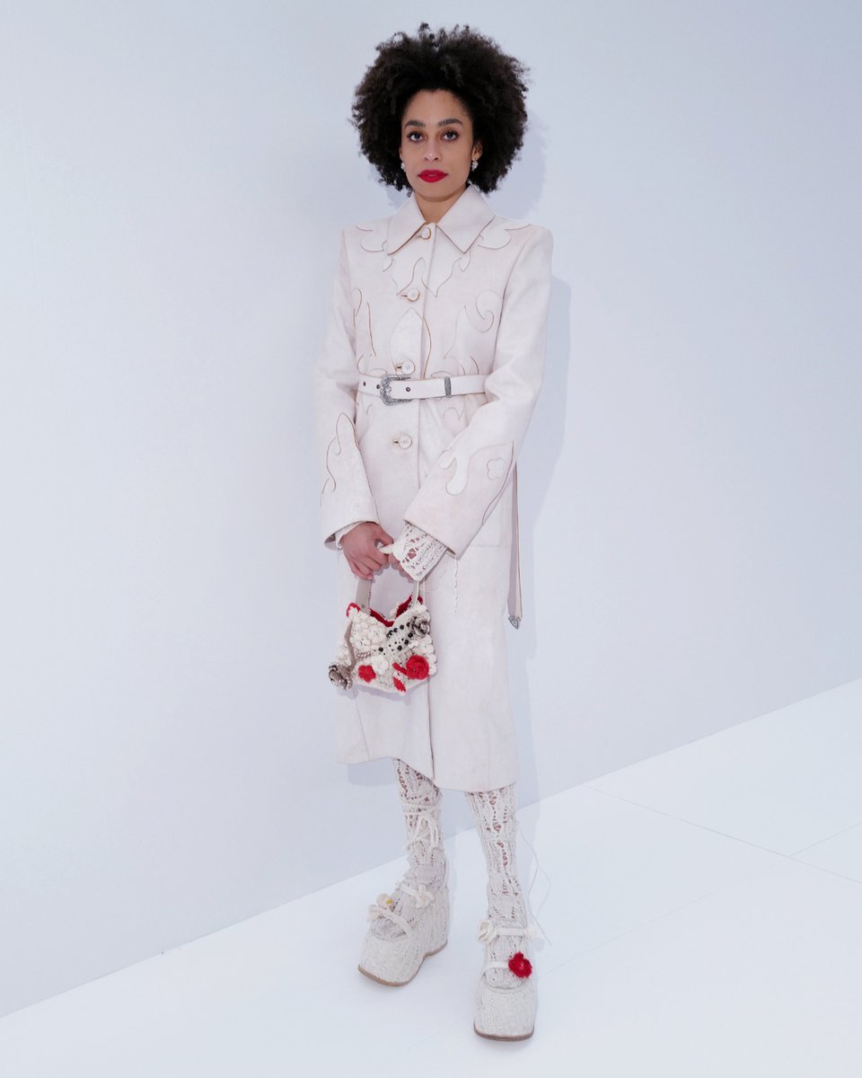acnestudios's tweet photo. #AcneStudiosFW22 guest list: @Celeste, @EllaHunt, #Ichon and @LimKim12121 joined us for our Fall Winter 22 runway presentation, held earlier this week in Paris.
Discover the collection at https://t.co/5c19jFFtDB
#AcneStudios
#PFW https://t.co/muZsH02yyp