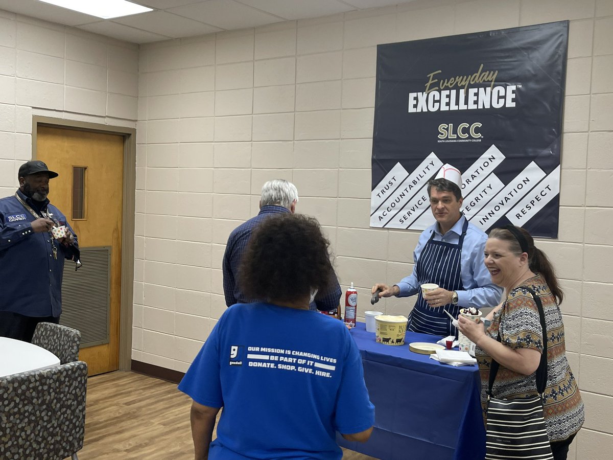 tlwmoore's tweet photo. @southlacc goes above and beyond to make sure the employees know they are appreciated‼️Today, we had an Employee Appreciation Ice Cream Social🍦‼️SLCC is a great place to #work, #learn, &amp; #succeed‼️ Visit: https://t.co/tHxTEmph9I for program &amp; training info.‼️ #EverydayExcellence https://t.co/ifHyGG7KR5