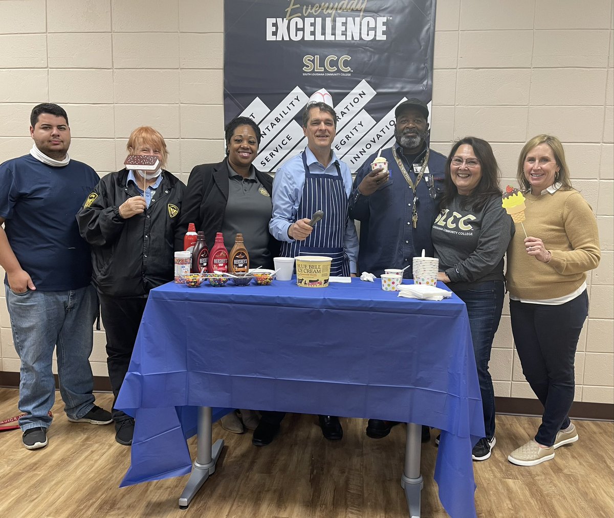 tlwmoore's tweet photo. @southlacc goes above and beyond to make sure the employees know they are appreciated‼️Today, we had an Employee Appreciation Ice Cream Social🍦‼️SLCC is a great place to #work, #learn, &amp; #succeed‼️ Visit: https://t.co/tHxTEmph9I for program &amp; training info.‼️ #EverydayExcellence https://t.co/ifHyGG7KR5