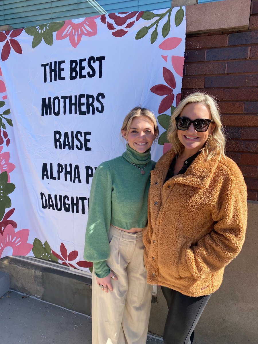 MOMS WEEKEND!! We appreciate all of our beautiful mothers for everything they have done for us. This weekend was so fun celebrating all of our wonderful moms💓💓