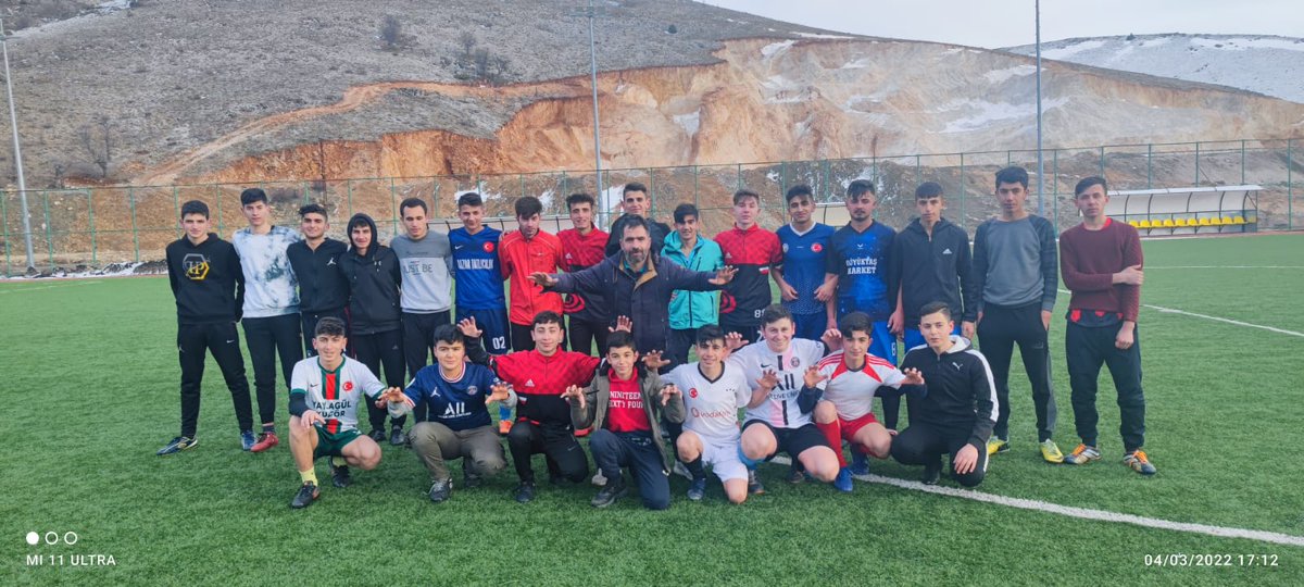 celikhanspor's tweet photo. Haftaya Adıyaman U-18 Genç ligi başlıyor çalışmalarımız tüm hızıyla devam ediyor.
Memleketin çocuklarını sosyal medya ve dışardaki zararlı alışkanlıklardan uzak tutmak için emek veren yönetim ve hocalarımıza çok teşekkür ediyoruz🙏🖤❤
#çelikhan
#çelikhanspor
#zerban https://t.co/a70eHrUsRE