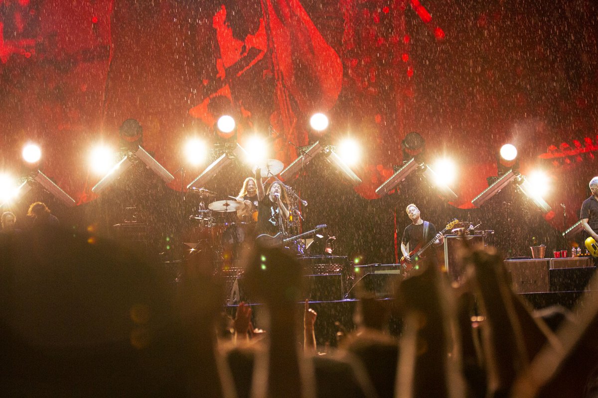 Foo Fighters tweet media