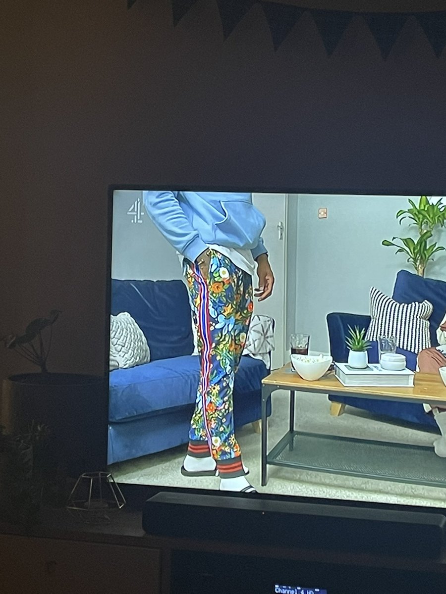 JaneChittick's tweet photo. Can somewhere tell me where I can get this trousers from please #Gogglebox https://t.co/RoFsQC6lyS