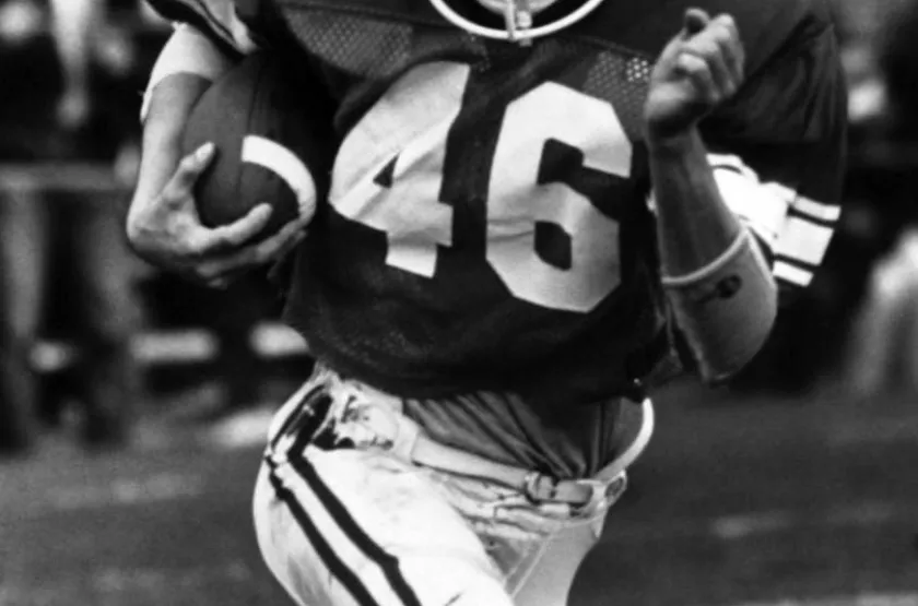 ByuPlayer's tweet image. Tom Holmoe, 78-82. 6'3" 185lbs DB La Crescenta, CA

An absolute menace in the defensive backfield, Holmoe garnered 13 INTs and 180 tackles

After a successful stint in the NFL, he went on to be Provo's #1 halloween costume lord... and other things

#BYUFootball #ManOfManyFaces