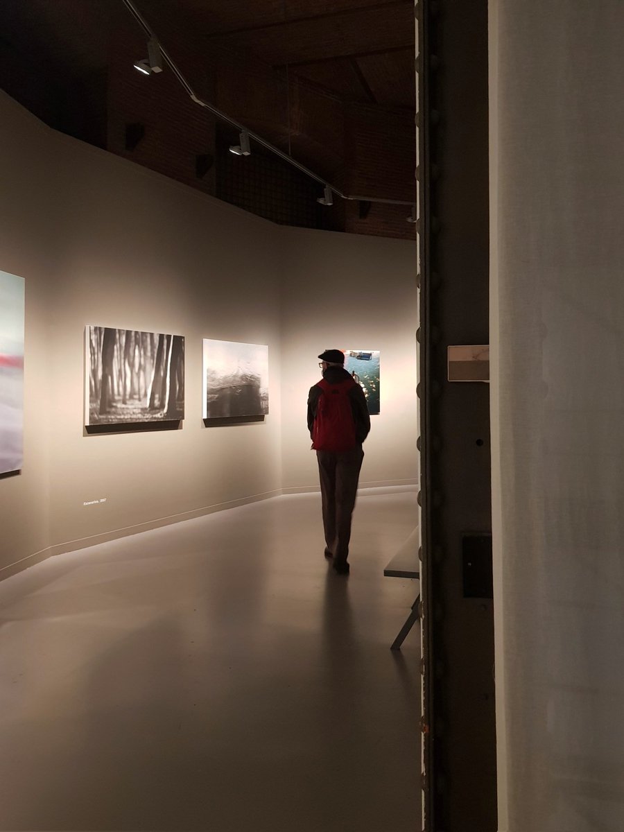 mdelgadophoto's tweet photo. Hoy en la exposición del fotógrafo gallego #VariCarames preciosa y muy inspiradora... 🌌💓
#FelizViernesATodos https://t.co/9Q7EQxRpgb