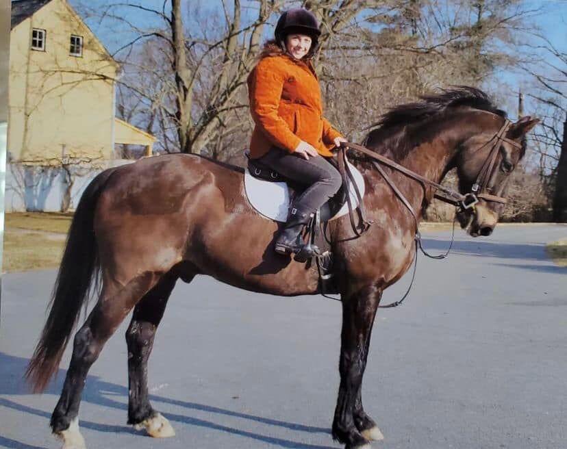 MackRosmanNet's tweet photo. Got some exciting news… Mackenzie Rosman announced today that she’s 37 weeks pregnant! Atop of her horse in the photo, Mack announced she’s expecting and has 3 weeks left.. due in early April 2022. Yay! Congratulations Mack! ♥️🤰🏻🤱🏻👼🏻✨#MackenzieRosman #7thHeaven #Mack https://t.co/g6dyEEIst4