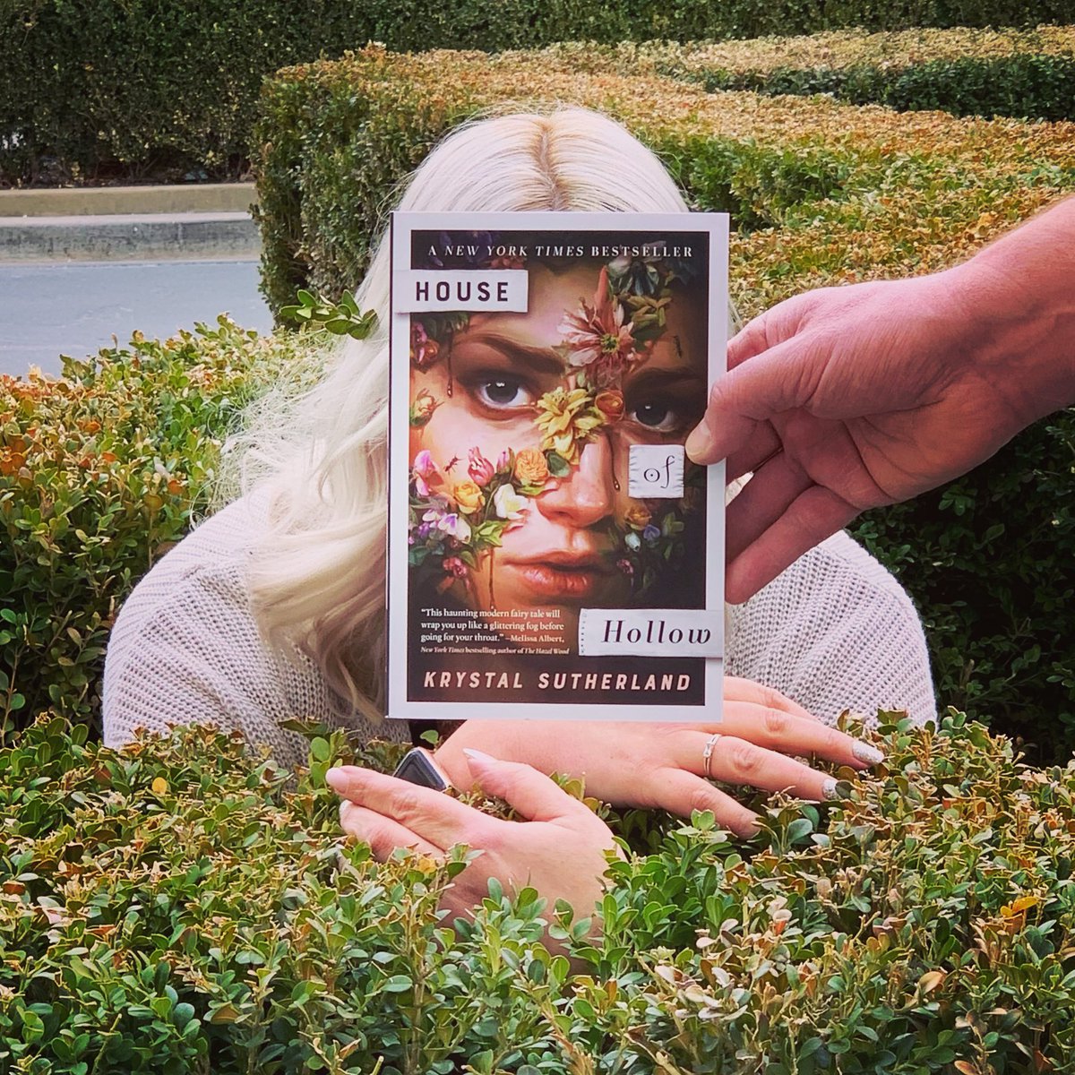It’s March! It’s #bookfacefriday ! It’s our new #youngadult monthly pick!
House of Hollow is the perfect twisty modern-day fairy tale for a stormy weekend. Come see us at the bookstore! 📚 🌧 🌺 
#bn #mybn #bnbuzz #bookface