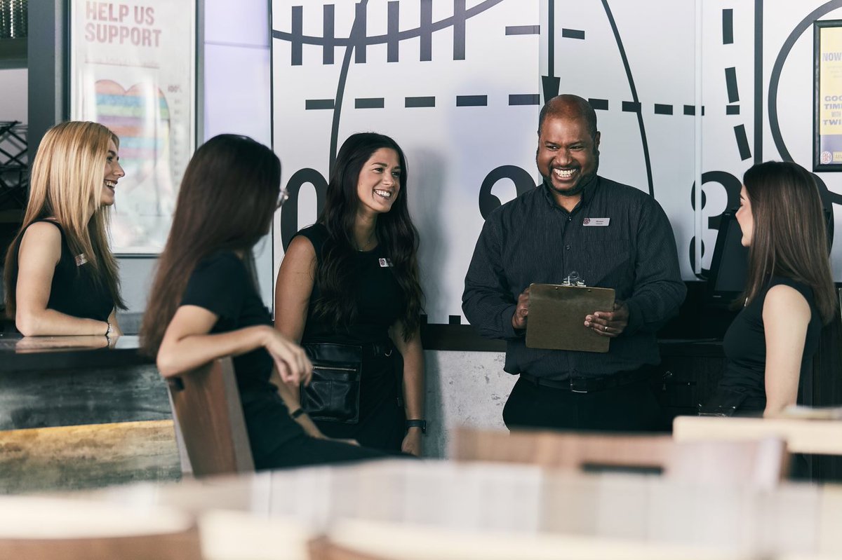 They are superstars in our restaurants and communities! 🤩

Today, we celebrate the wonderful people who take care of us when we walk through the doors at Boston Pizza.

#EmployeeAppreciationDay