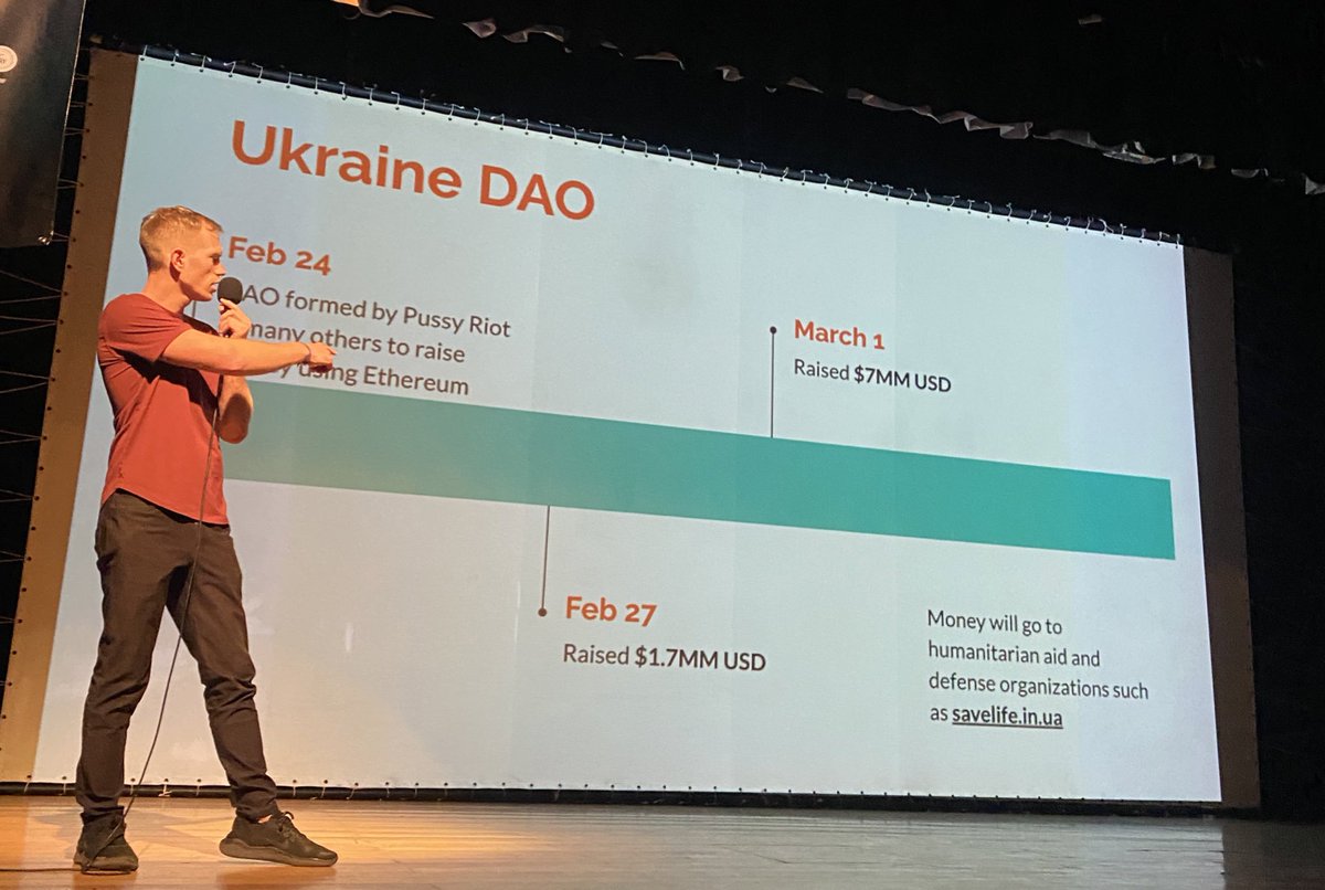 Se creó <a href="/Ukraine_DAO/">Ukraine DAO (🇺🇦,🇺🇦)</a> , una organización autónoma descentralizada para canalizar fondos para Ucrania 🇺🇦. 

Blockchain no tiene barreras 🙌🏼✨