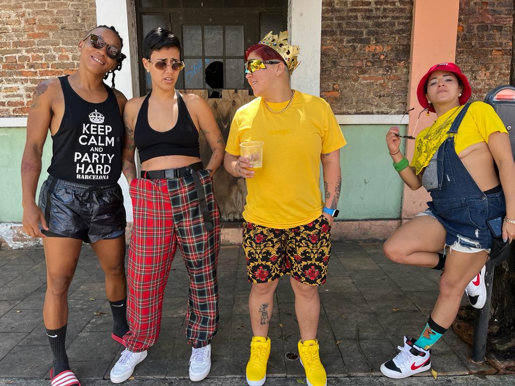 Quimbarakimbara's tweet image. ¡Mayagüez, gracias por tantx! #LCDJ Bookeanos, síguenos por insta: lacasadxljoseo y apoya la comunidad transmasculina de estx archipiélago #Tamoaki #QuéFue #RespetenLxsRangos #LaCasaDxlJoseo #TusPapiPapisDxlJoseo