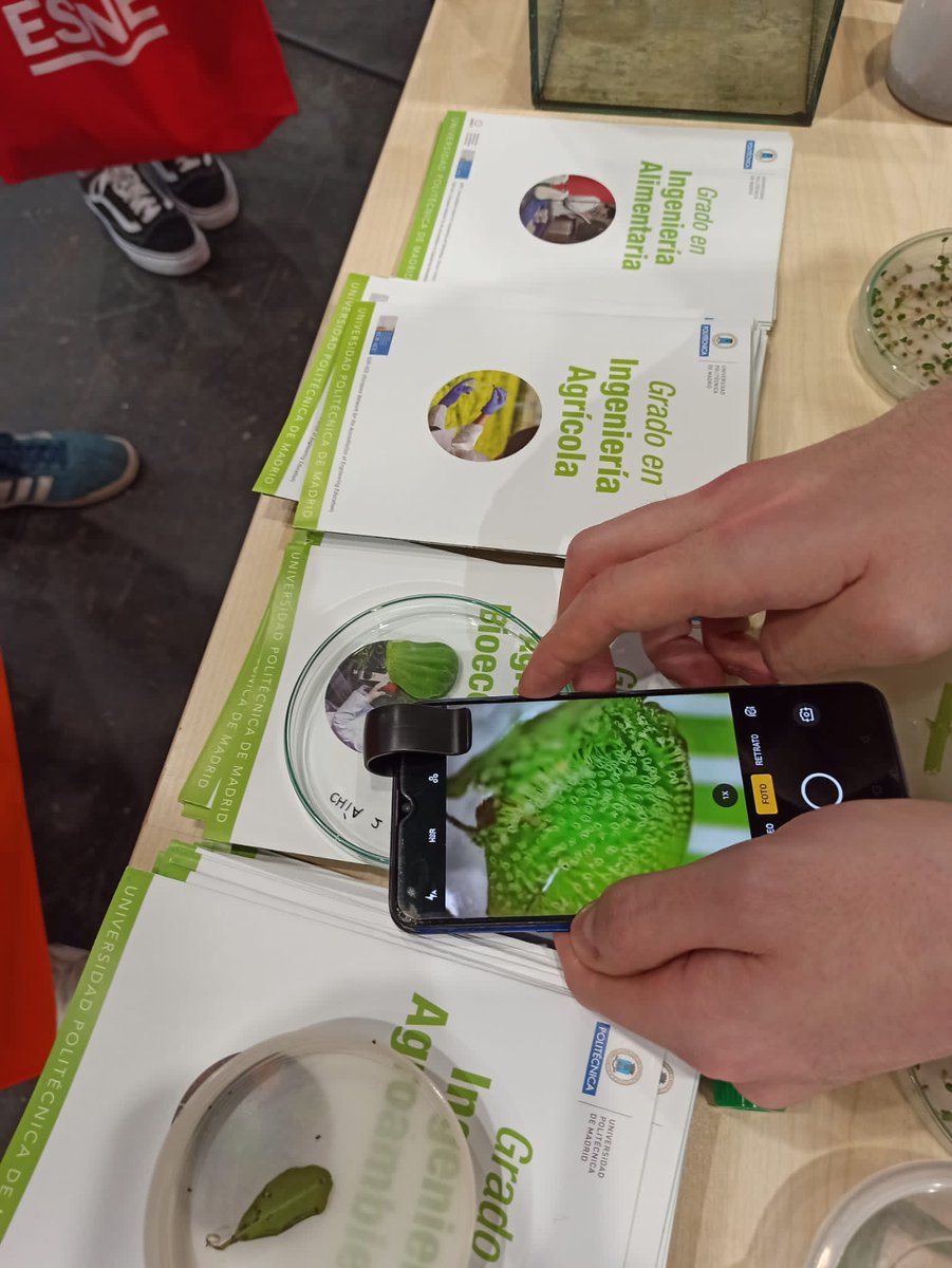 AgroThings's tweet photo. @etsiaab @FeriaAula Algunas fotos de la jornada de hoy !! 😃🤩🥳 https://t.co/Itlg71FFiW