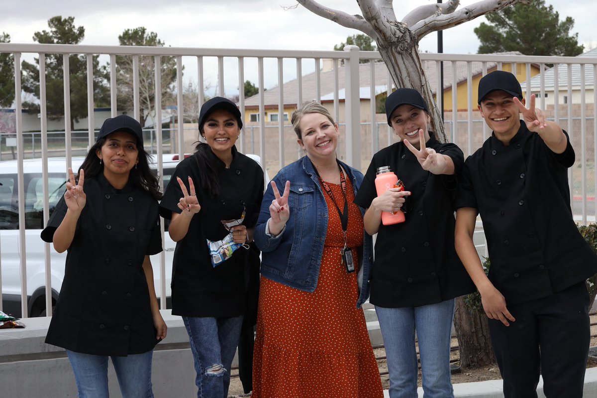 AVHS Students tweet media